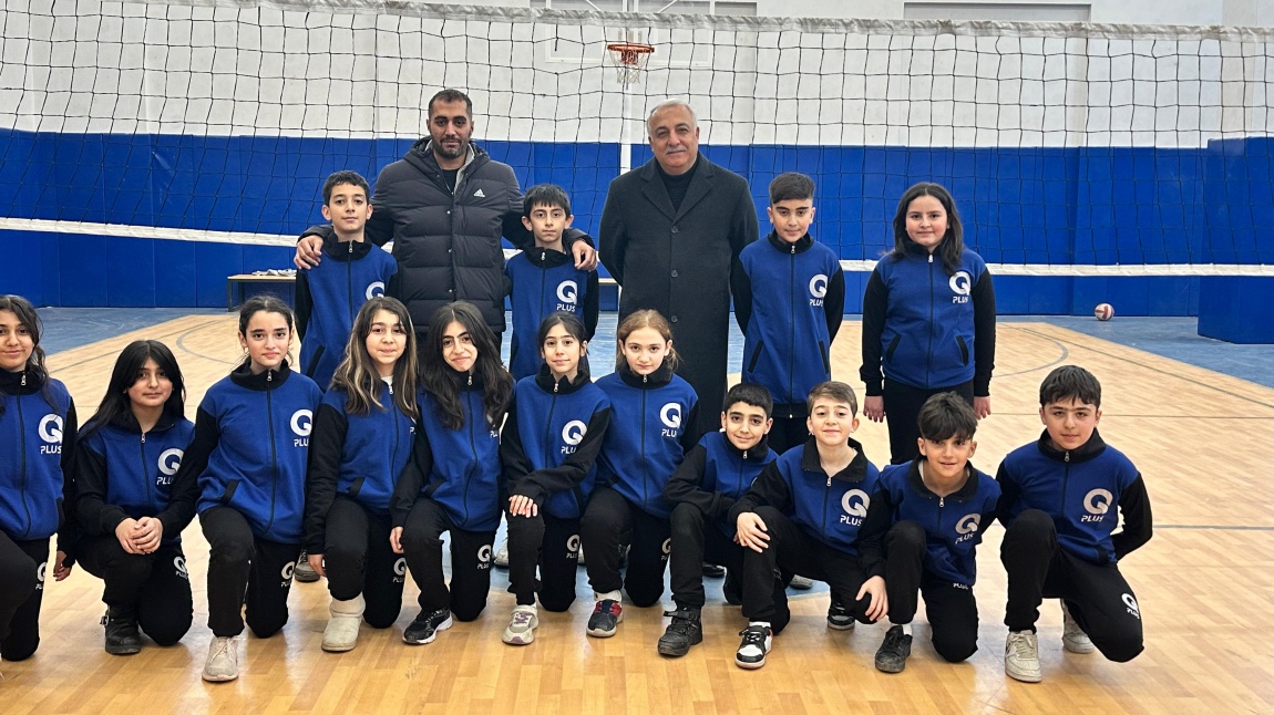 Q PLUS FİRMASI OKULUMUZ VOLEYBOL TAKIMLARININ  YENİ EŞOFMAN SPONSORU 